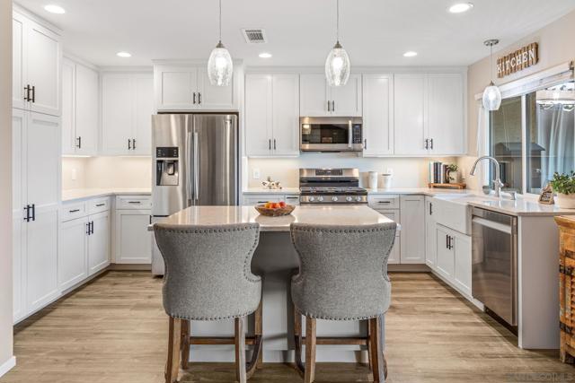 2092 Golden Circle Dr, Escondido CA: https://media.crmls.org/mediaz/772271c6-008e-44b8-afc1-681996373a49.jpg