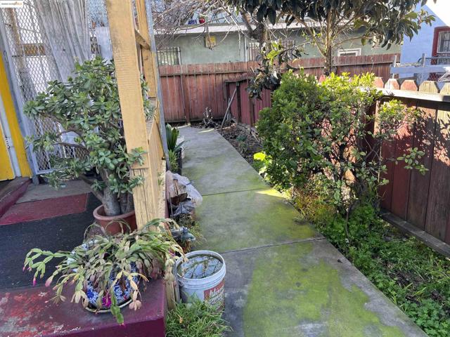 3486 39th Ave, Oakland, California 94619, ,Multi-Family,For Sale,39th Ave,41083522