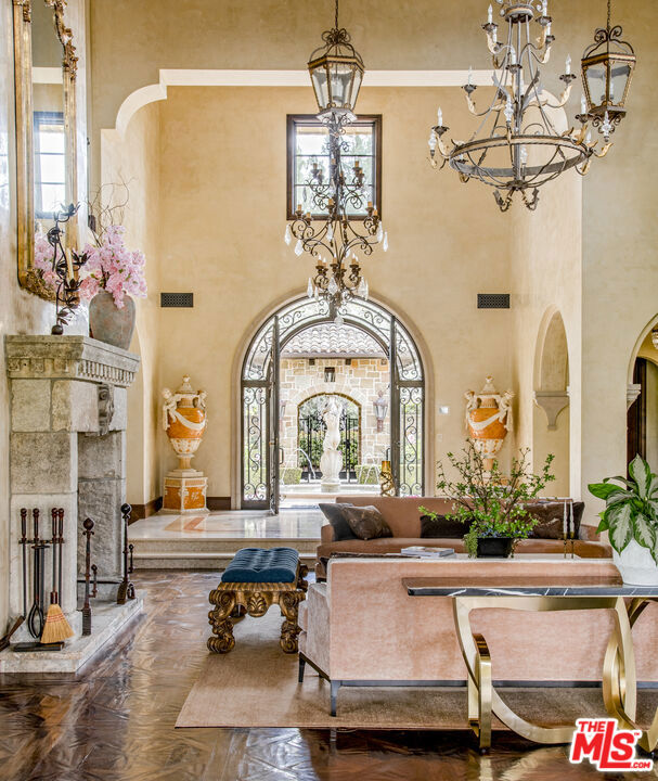 427 La Marina Drive, Camarillo CA: https://media.crmls.org/mediaz/7722d57c-55f8-4913-b239-36a859588dc7.jpg