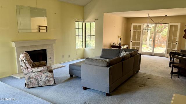 12670 Crescentmeadow Court, Moorpark CA: https://media.crmls.org/mediaz/7722dba6-cf6f-4251-84be-21e21509720e.jpg