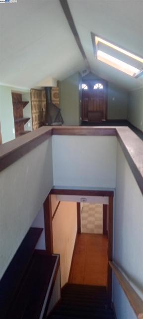 1059 Santa Clara Ave, Alameda CA: https://media.crmls.org/mediaz/7722f568-fee8-4f4a-ac16-5ed573f12ff9.jpg
