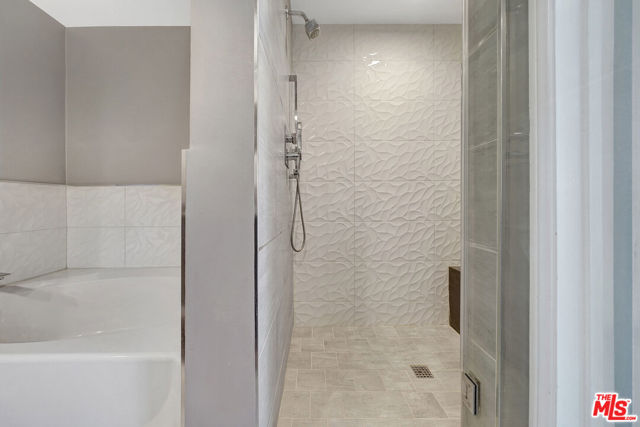 8871 Burton Way, Los Angeles CA: https://media.crmls.org/mediaz/772300eb-cd70-45ac-b789-25d0d9493478.jpg