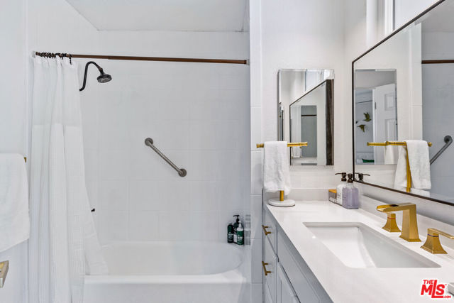 980 N Buttonwillow Circle, Palm Springs CA: https://media.crmls.org/mediaz/77230d46-a4b2-4fa0-b809-799bda4a76d3.jpg
