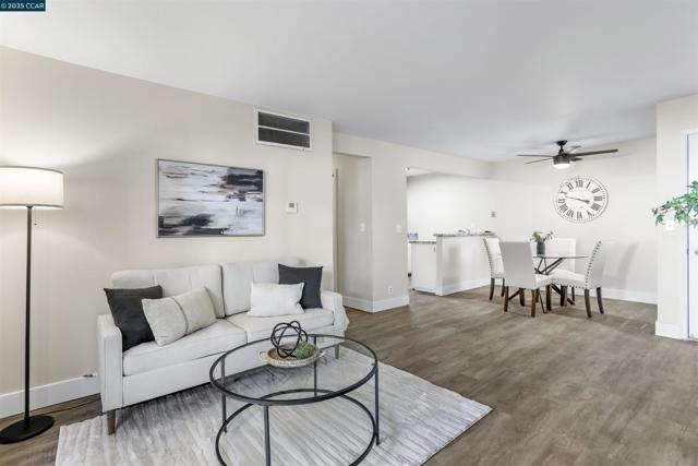 5425 Concord Blvd, Concord CA: https://media.crmls.org/mediaz/77231e5c-036b-438d-ab74-a33142746c50.jpg