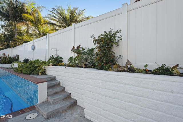 10325 Darling Road, Ventura CA: https://media.crmls.org/mediaz/77235715-c52a-4fdd-9ba2-ed85bd8774d6.jpg