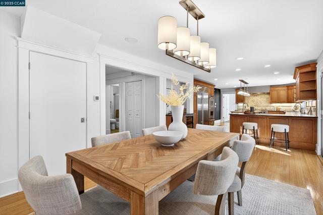 1206 Rimer Dr, Moraga CA: https://media.crmls.org/mediaz/77239f42-b10a-49f5-a9b2-acfefb03eed4.jpg