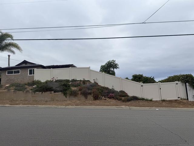 8080 Poplin Dr, Santee CA: https://media.crmls.org/mediaz/7723b5a3-cd70-436b-a198-15ac71356375.jpg