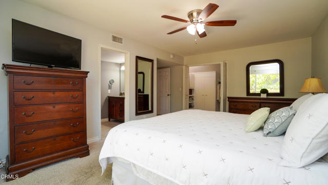 718 Pamela Wood Street, Thousand Oaks CA: https://media.crmls.org/mediaz/7723ec1b-ebaa-4f19-9499-76dd26dd7b0e.jpg
