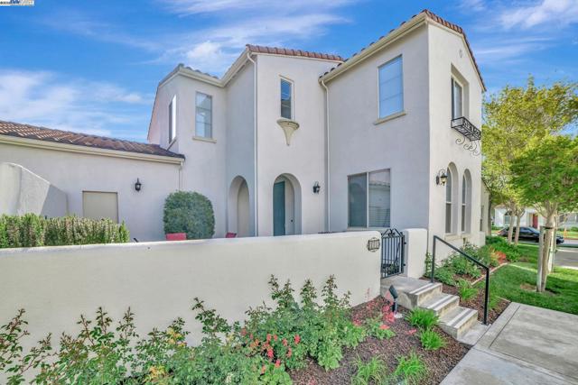 3312 Amaryllis Cir, San Ramon CA: https://media.crmls.org/mediaz/77249c82-62bd-4e84-9eb3-f9414a2215d5.jpg