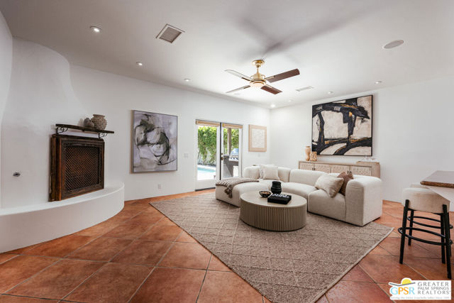 103 W Camino Encanto, Palm Springs, CA 92264