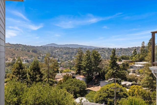 45 Shelford Avenue, San Carlos CA: https://media.crmls.org/mediaz/77258450-fbb0-44be-b338-ddf6f71f6de8.jpg