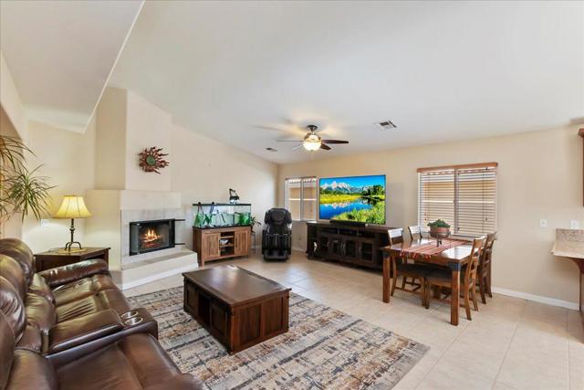 Image 9 of 34 For 52945 Avenida Herrera