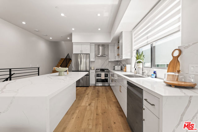 5118 Laurel Canyon, Valley Village CA: https://media.crmls.org/mediaz/77260701-854c-4434-abf1-b5f0d70465de.jpg