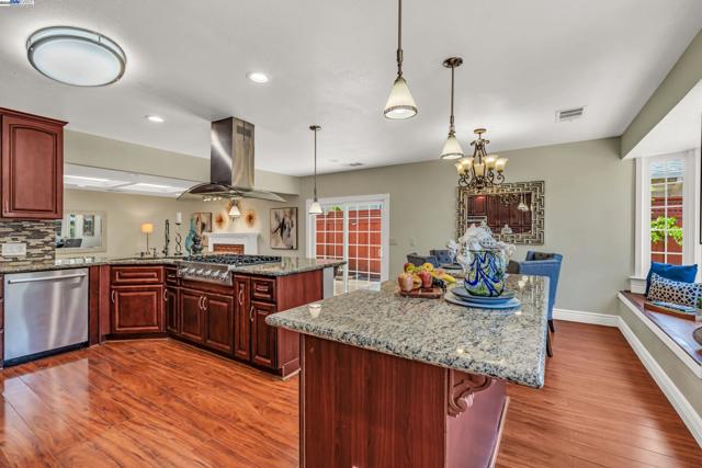 41917 Camino Santa Barbara, Fremont CA: https://media.crmls.org/mediaz/77263069-98f0-4df5-90b3-0cd01efa032d.jpg