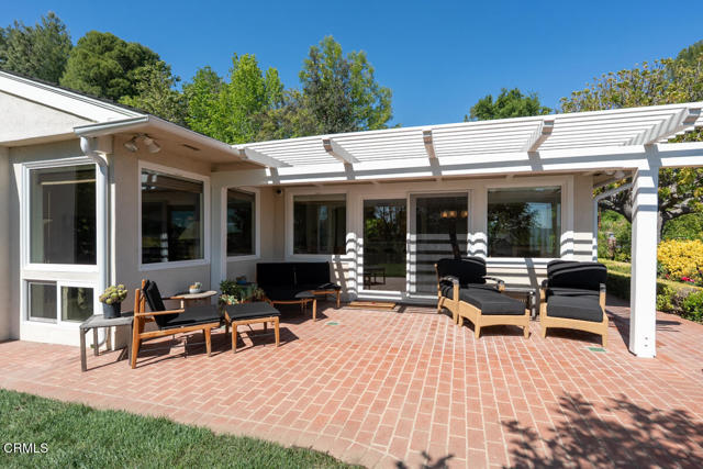 5109 Redwillow Lane, La Canada Flintridge CA: https://media.crmls.org/mediaz/77266ecf-248d-4bd9-8d7f-be3714db36ae.jpg