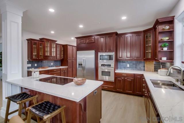 2543 Daisy Ln, Fallbrook CA: https://media.crmls.org/mediaz/77273eaf-e636-4c40-959a-98edef11c5f1.jpg