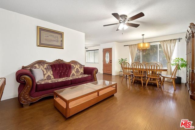 2912 5th Avenue, Los Angeles CA: https://media.crmls.org/mediaz/7727413e-ada5-4c60-88f2-a6ada632de51.jpg