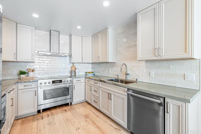 Detail Gallery Image 12 of 52 For 707 S Sierra Ave #5,  Solana Beach,  CA 92075 - 3 Beds | 2 Baths