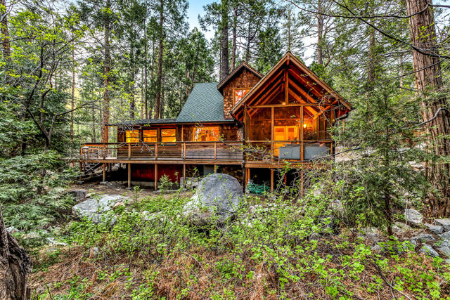 26299 Tahquitz Drive, Idyllwild CA: https://media.crmls.org/mediaz/77278515-f6cb-4d34-998b-3828a2a6e2b3.jpg
