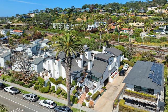 1729 Coast Blvd, Del Mar CA: https://media.crmls.org/mediaz/77279672-09de-45e8-b047-807f5c588ba0.jpg