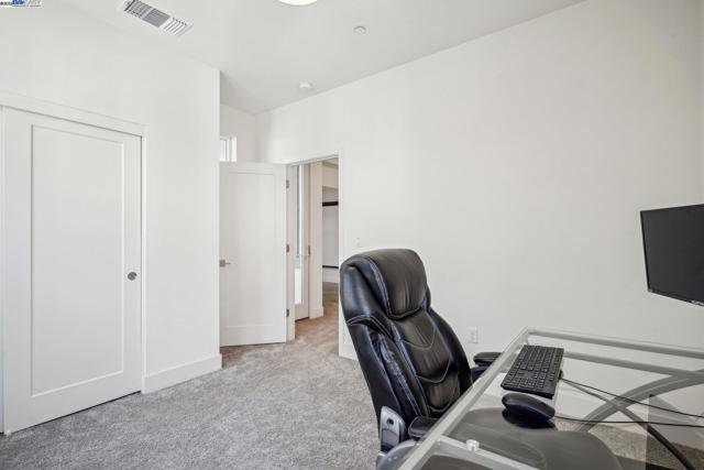 Image 22 of 60 For 37450 Watersail Way