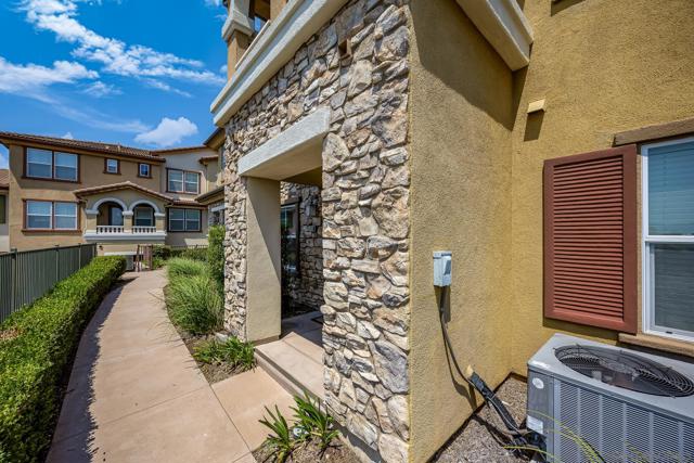 1110 Calabria St, Santee CA: https://media.crmls.org/mediaz/7727edd8-7434-4b05-9b6a-59ca8617dd72.jpg
