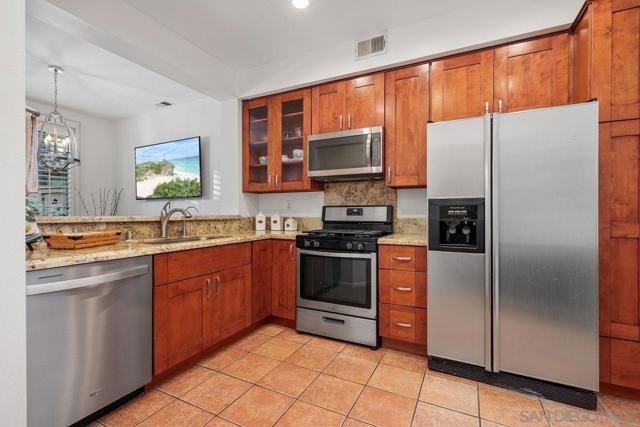 3965 Via Holgura, San Diego CA: https://media.crmls.org/mediaz/7728006f-e676-44a0-9355-ff0c6ce37e2d.jpg