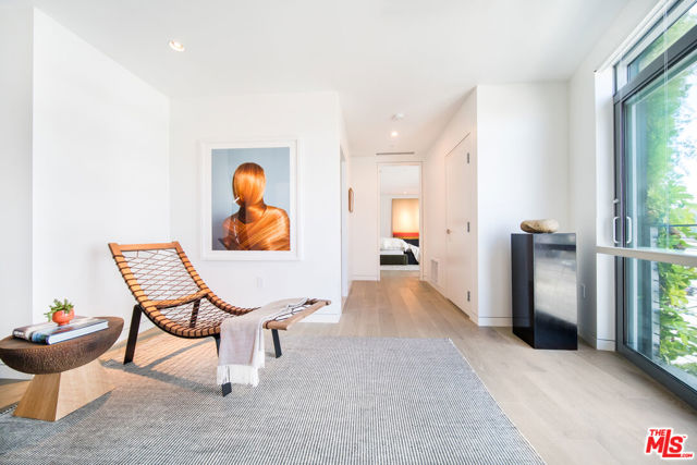8600 Wilshire Boulevard, Beverly Hills CA: https://media.crmls.org/mediaz/772893d5-bb04-49a7-be75-52b8bca60e1f.jpg
