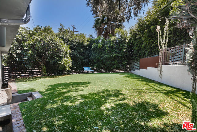 905 Pine Grove Avenue, Los Angeles CA: https://media.crmls.org/mediaz/7728996c-c793-4f60-89db-e49be8186240.jpg