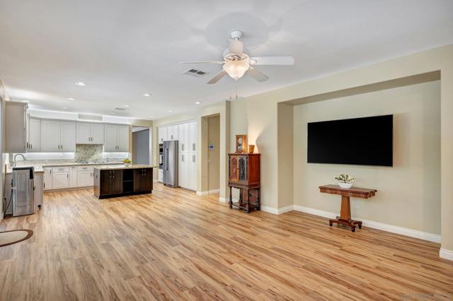 23860 Hollingsworth Dr, Murrieta CA: https://media.crmls.org/mediaz/77289983-364c-4686-9bff-fd48e9be11cd.jpg
