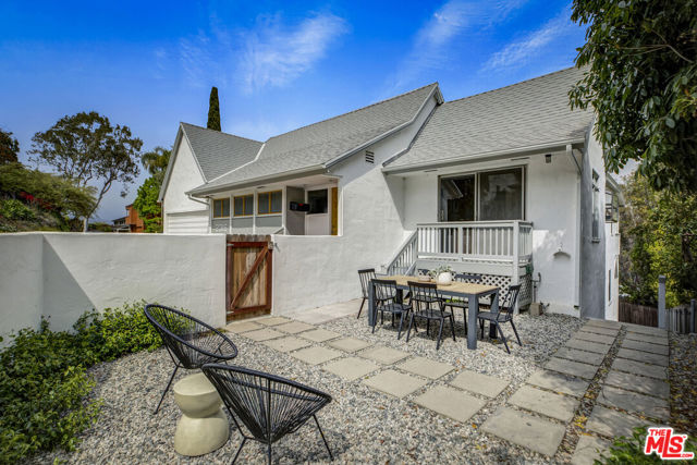 2316 Kenilworth Avenue, Los Angeles CA: https://media.crmls.org/mediaz/7728a92b-5749-469e-9d6f-a2908da7acac.jpg