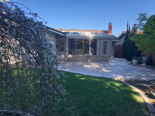 5026 Hillcrest Way, Pleasanton CA: https://media.crmls.org/mediaz/7728b3d3-1bd4-4dde-bcc1-333329a95774.jpg