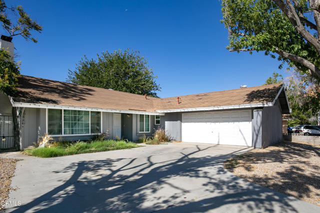 43063 Lemonwood Dr Drive, Lancaster CA: https://media.crmls.org/mediaz/77295762-15d9-403a-a965-024129de4bfe.jpg