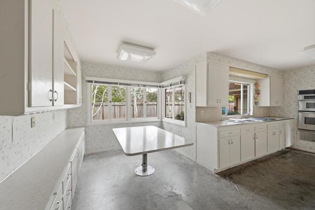 1735 Crockett Lane, Hillsborough CA: https://media.crmls.org/mediaz/77297e3a-9353-4e89-9fca-0d01494c27e3.jpg