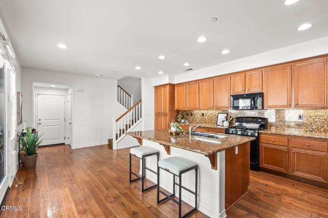 Detail Gallery Image 6 of 65 For 8240 Silver Cir, Ventura,  CA 93004 - 3 Beds | 2/1 Baths