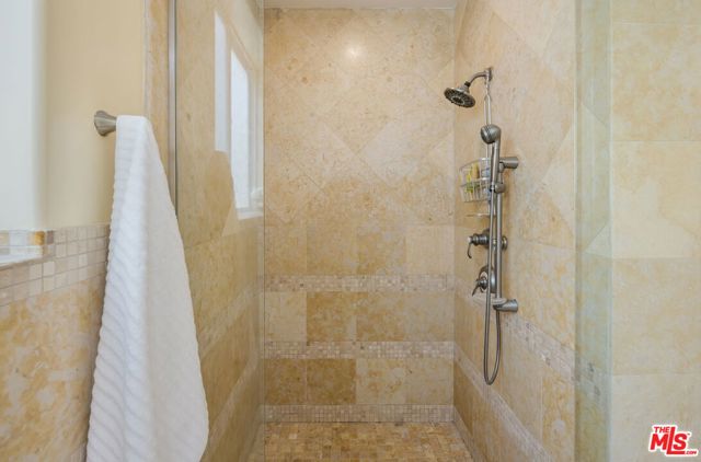 16123 West Sunset Boulevard, 12 photo 16