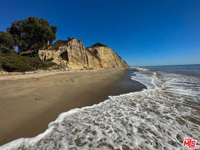 520 Barker Pass Road, Santa Barbara CA: https://media.crmls.org/mediaz/772a1860-71c7-472d-8b2e-8e226259d986.jpg