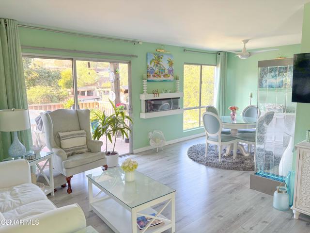 291 Sequoia Court, Thousand Oaks CA: https://media.crmls.org/mediaz/772a5c5c-f8f6-4202-b771-581f376765ac.jpg