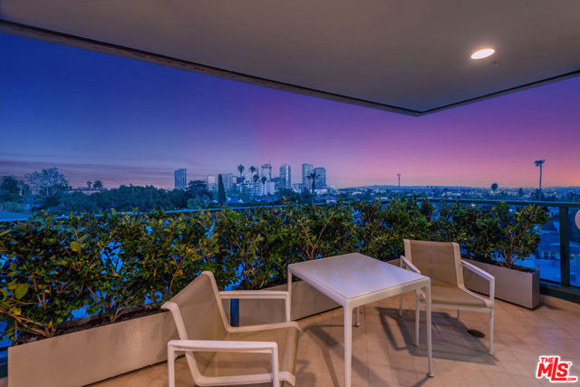 10490 Wilshire Boulevard, Los Angeles CA: https://media.crmls.org/mediaz/772a97c2-ebba-4b00-9aed-0611c1cc64f9.jpg