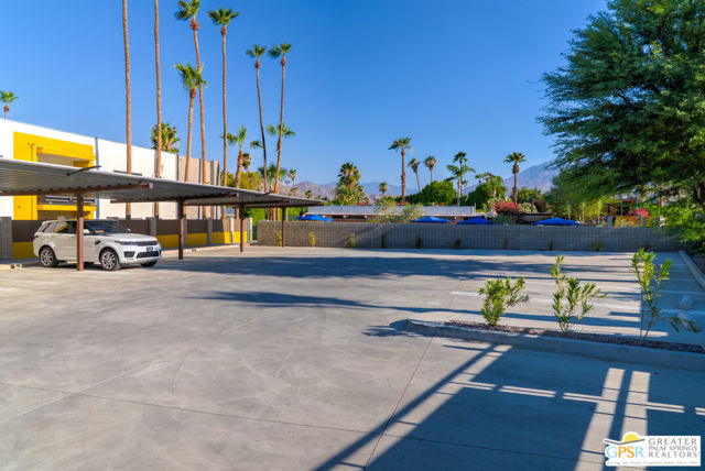 588 E San Lorenzo Road, Palm Springs CA: https://media.crmls.org/mediaz/772af37f-8836-4b63-a623-10967d1e635b.jpg