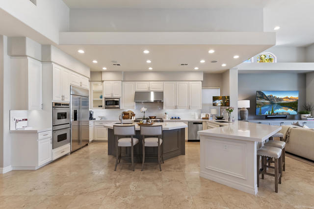 48644 Vista Palomino, La Quinta CA: https://media.crmls.org/mediaz/772ba047-d1be-49aa-a170-a4f376258c3e.jpg
