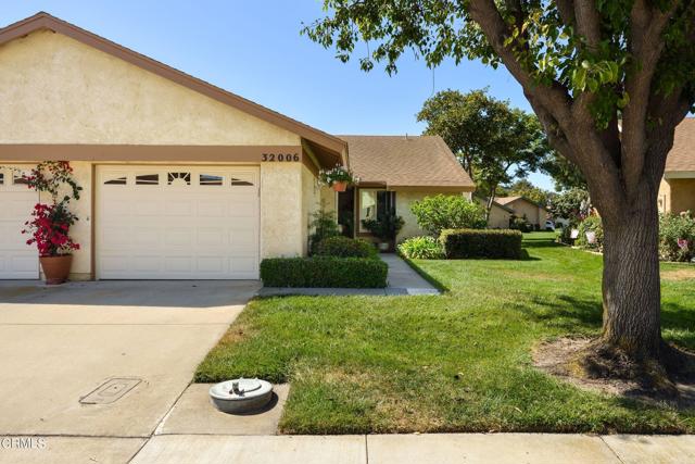 Detail Gallery Image 2 of 40 For 32006 Village 32, Camarillo,  CA 93012 - 2 Beds | 2 Baths