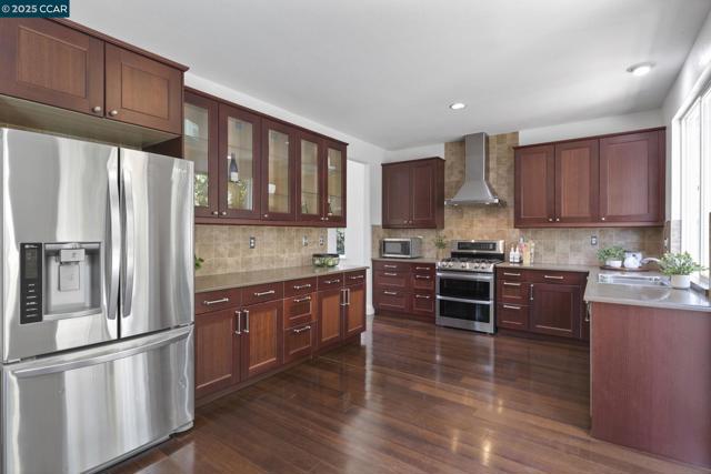 631 Summerwood Dr, Brentwood CA: https://media.crmls.org/mediaz/772c58e4-b6f8-4684-a128-01bac21c3397.jpg