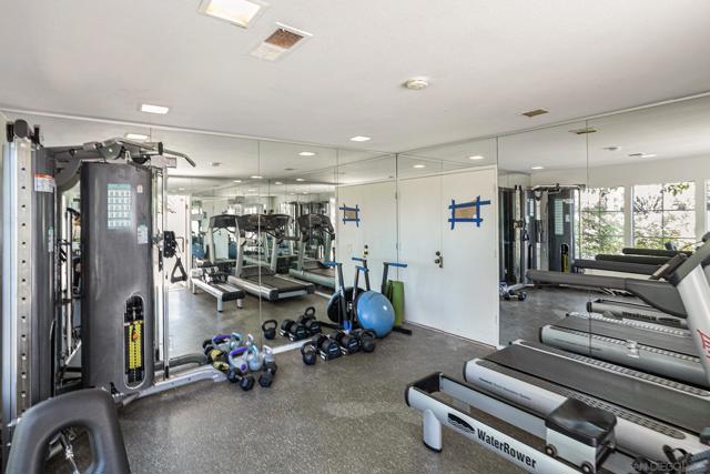 4887 Bella Pacific Row, San Diego CA: https://media.crmls.org/mediaz/772c763b-5774-41df-8c6e-674c47c57993.jpg