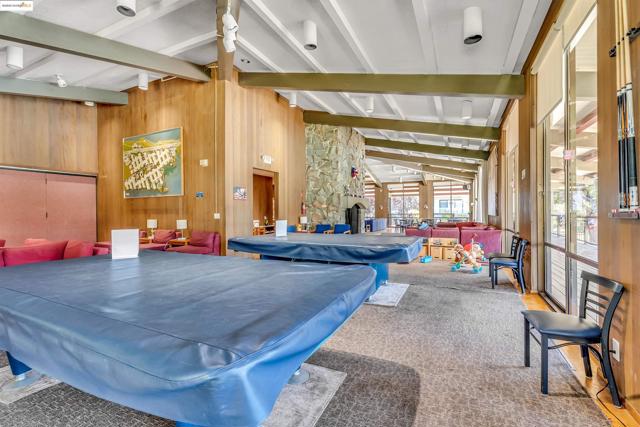 7 Commodore Dr, Emeryville CA: https://media.crmls.org/mediaz/772c9392-2836-450b-9a8a-f13a0e4cd2ae.jpg
