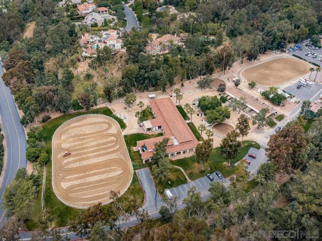17116 Paseo Hermosa, Rancho Santa Fe CA: https://media.crmls.org/mediaz/772cfbb4-0c1d-46b1-9a47-a60bcc70430b.jpg