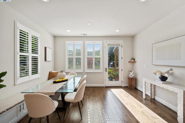 454 Persimmon Common, Livermore CA: https://media.crmls.org/mediaz/772d560d-7533-4b90-94c6-4ba8db9224fc.jpg