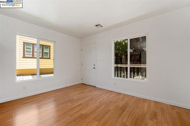 1547 N 23rd Ave., Oakland CA: https://media.crmls.org/mediaz/772d63fc-1627-4646-b3d2-dba4915ed7df.jpg