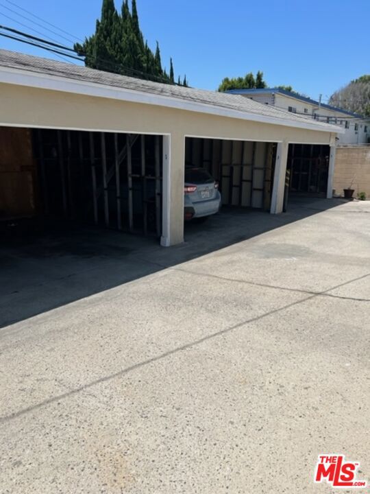 12022 W Washington Boulevard, Los Angeles CA: https://media.crmls.org/mediaz/772d6f02-a1ec-41c2-b632-a057cc1026aa.jpg