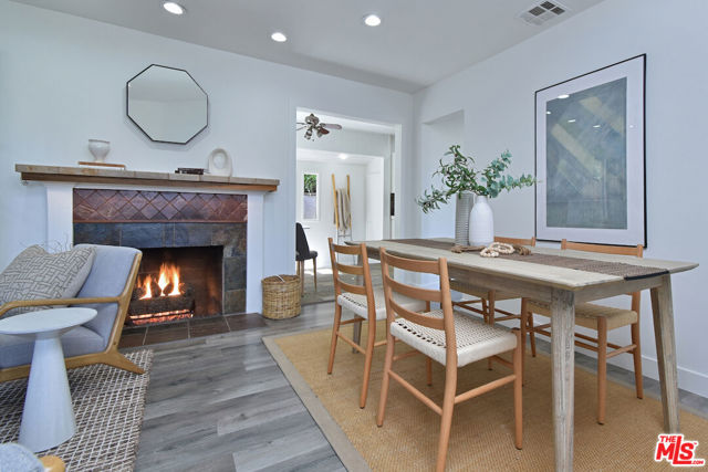 15200 Del Gado Drive, Sherman Oaks CA: https://media.crmls.org/mediaz/772d76f4-56d9-484e-a17f-fd428962a45a.jpg